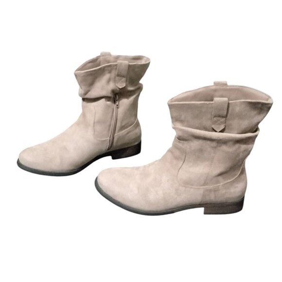 Ruiee Size 11 Ankle Boots Beige Slouchy Round Toe Low Calf Flat Booties - Picture 5 of 10